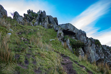 Fototapeta na wymiar Monte Adarra, piedras, rocas y prados.