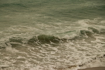 olas vistas desde la costa