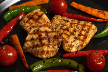 grilled chicken with red and green peppers and tomatoes and carrots