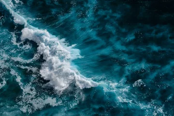 Foto op Aluminium Luchtfoto naar golven in de oceaan Spattende golven. Blauw schoon golvend zeewater. Bali, Indonesië. © Dmitry Yakovtsev