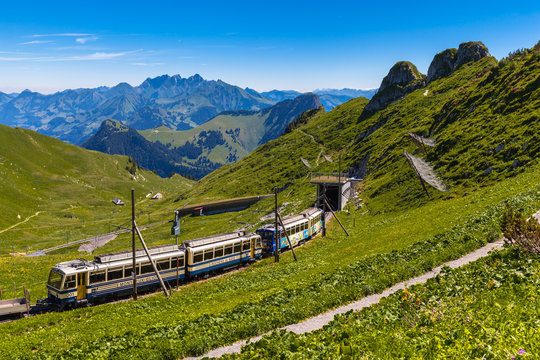 Cogwheel train running to Rochers-de-Naye