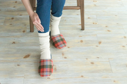 冷え性と厚手の靴下。足が冷える女性