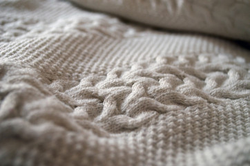 Tejido de lana blanco trenzado. Sweater de lana natural 