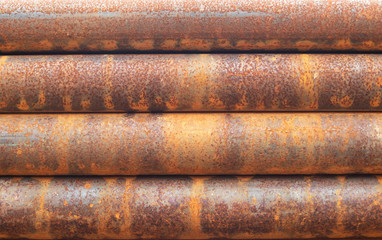 The pattern of rust on steel pipes in the construction area
