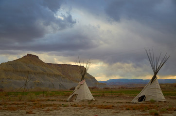 Old native tent abandoned © OscarDiMalva