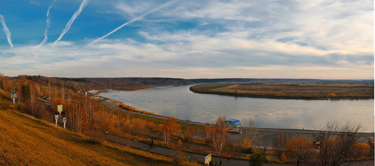 Obraz premium Panoramic view of the Tom River. Autumn. Tomsk