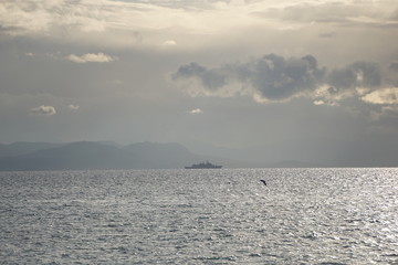 Obraz premium Blue view of a ship in the sea and mountain