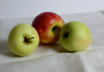 apples on wooden table