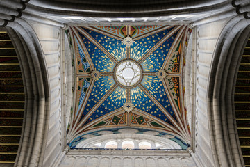 dibujo artistico cuadrado, colores del techo