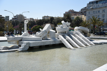 Obraz premium Fountain Nave di Cascella in Pescara, Abruzzo, Italy