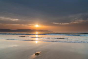 Obraz premium Clouds and Smoke Haze Sunrise Seascape