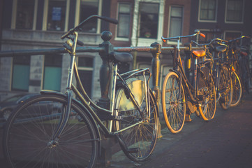 Fototapeta na wymiar Fahrräder in Amsterdam