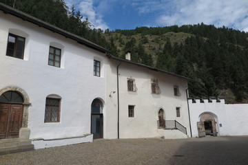 Fototapeta na wymiar Kloster Marienberg, Vinschgau