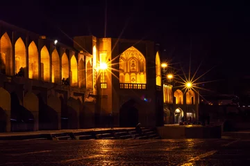 Photo sur Plexiglas Pont Khadjou Une partie du pont Khaju. L& 39 un des ponts historiques sur le Zayanderud, le plus grand fleuve du plateau iranien. Nuit, longue exposition.