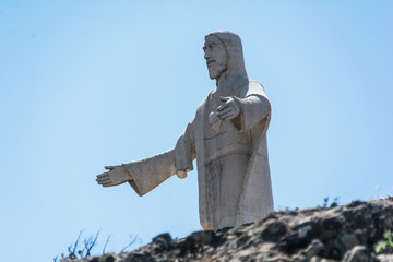 Fototapeta na wymiar Christusfigur über Artenara auf Gran Canaria.