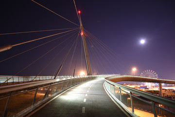 Obraz premium Ponte del Mare by Night in the City Illuminated by Lamps