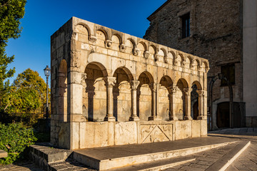 The "Fontana Fraterna" is the monumental fountain symbol of the city of Isernia. It has 6 water jets, 7 columns and round arches. Built with blocks of stone and marble of Roman origin.