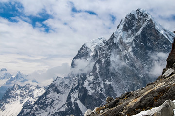 Obraz premium View of Cholatse and Taboche mountain peaks near Cho La pass in Sagarmatha national park in Himalayas in cloudy day. T Route to Everest base camp through Gokyo lakes. Copy space for text.