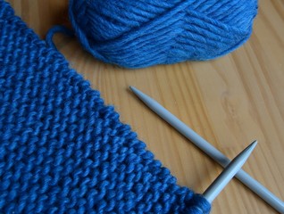 Tricot, aiguilles et points mousse