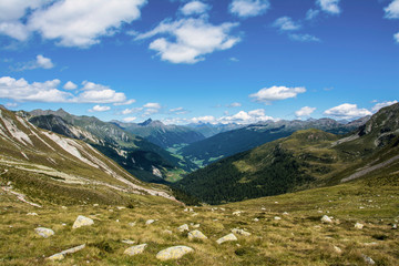 Fototapeta na wymiar Blick ins Sarntal - Südtirol