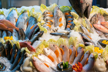 Obraz na płótnie Canvas Fresh sea fish in ice at the market. healthy seafood