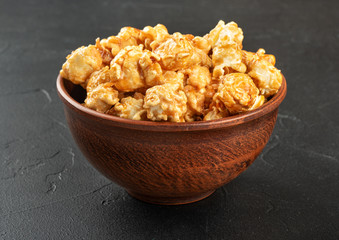 Caramel popcorn in bowl