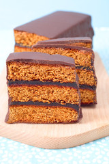 Honigkuchen mit Marmelade