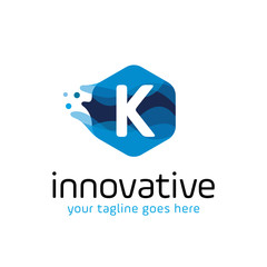 Obraz premium modern letter K technology logo design vector with hexagon and blue wave motion concept. multimedia, digital, innovation, creative industry symbol icon