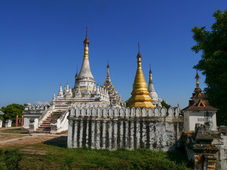 Fototapeta na wymiar Umin Thonz Pagoda,