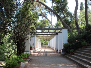 Outdoor Pergola with White Walls and Stairs