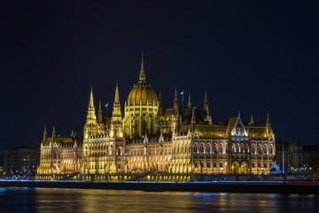 Fototapeta premium Parliament in Budapest at night.