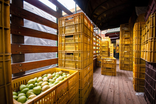 Productos del campo, frijol, maiz, alberja, papa, fresas, uchuba, cebolla de huevo, blanquillo, granos, pi&ntilde;a, tomate, papaya, platano, guayaba, productos de COlombia y Antioquia
