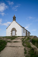 Fototapeta na wymiar Tumulus and chapel Saint-Michel near Carnac