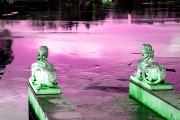 Photo sphinxes girls in the pond of the Royal Park