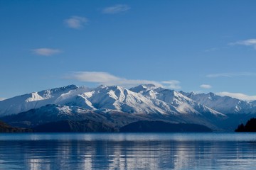 Fototapeta na wymiar Wanaka Lake, new Zealand 