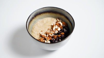 Oatmeal with almonds, black currants and protein