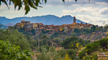 Fototapeta na wymiar Eglises et Villages Corse