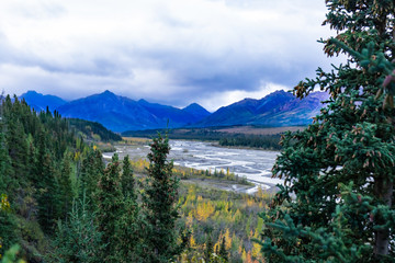 Fototapeta na wymiar Montagnes d'Alaska