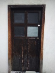 Obraz na płótnie Canvas old wooden door in wall