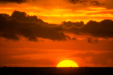 朝焼けの海で昇る朝日DSC2549