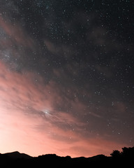 Naklejka premium Starry night with pinky clouds.