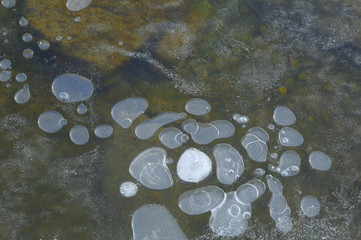 屈斜路湖のアイスバブル