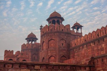 Fototapeta na wymiar The famous red fort in Delhi, India 