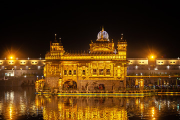 Fototapeta na wymiar The Famous Golden temple of Amritsar at night, India. Place of Pilgrimage for Sikh religion