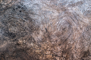 The pattern of the tree looks strange.