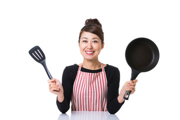 エプロン姿のアジア人主婦ポートレート