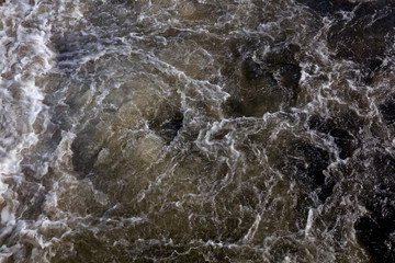 Rolling spray in sewage treatment pond