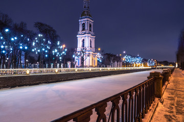 Obraz premium Saint Petersburg. Russia. Bell tower of the Naval Cathedral. Bell tower of St. Nicholas Cathedral. Canals of St. Petersburg at night. Winter. Frozen river Neva. Church of St. Petersburg. Russia night