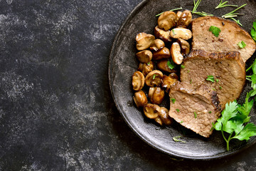 Cooked beef with mushrooms