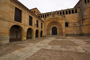 Fototapeta na wymiar Collegiate Church of Santillana del Mar in Cantabria,Spain,Europe